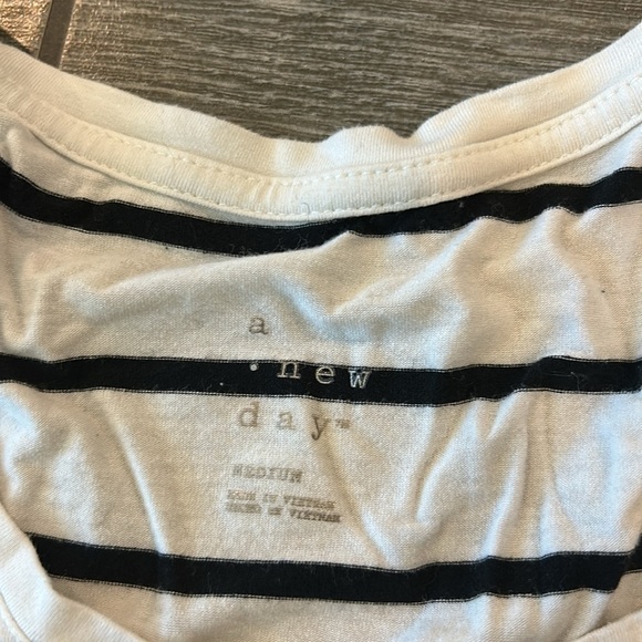 EUC A New Day Black & White Striped T Shirt Scoop Neck Size Meium - Picture 2 of 6